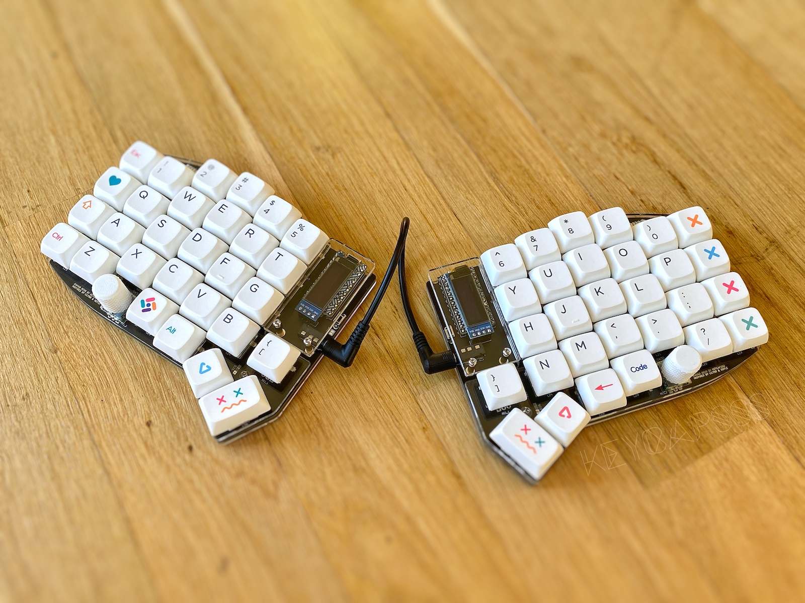 Kimiko clear acrylic plate case